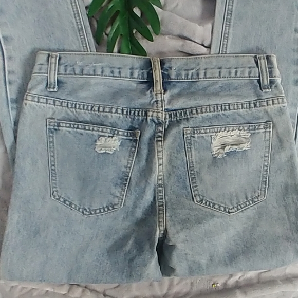 The Factory Korea Women's Distressed Jeans - Picture 2 of 6